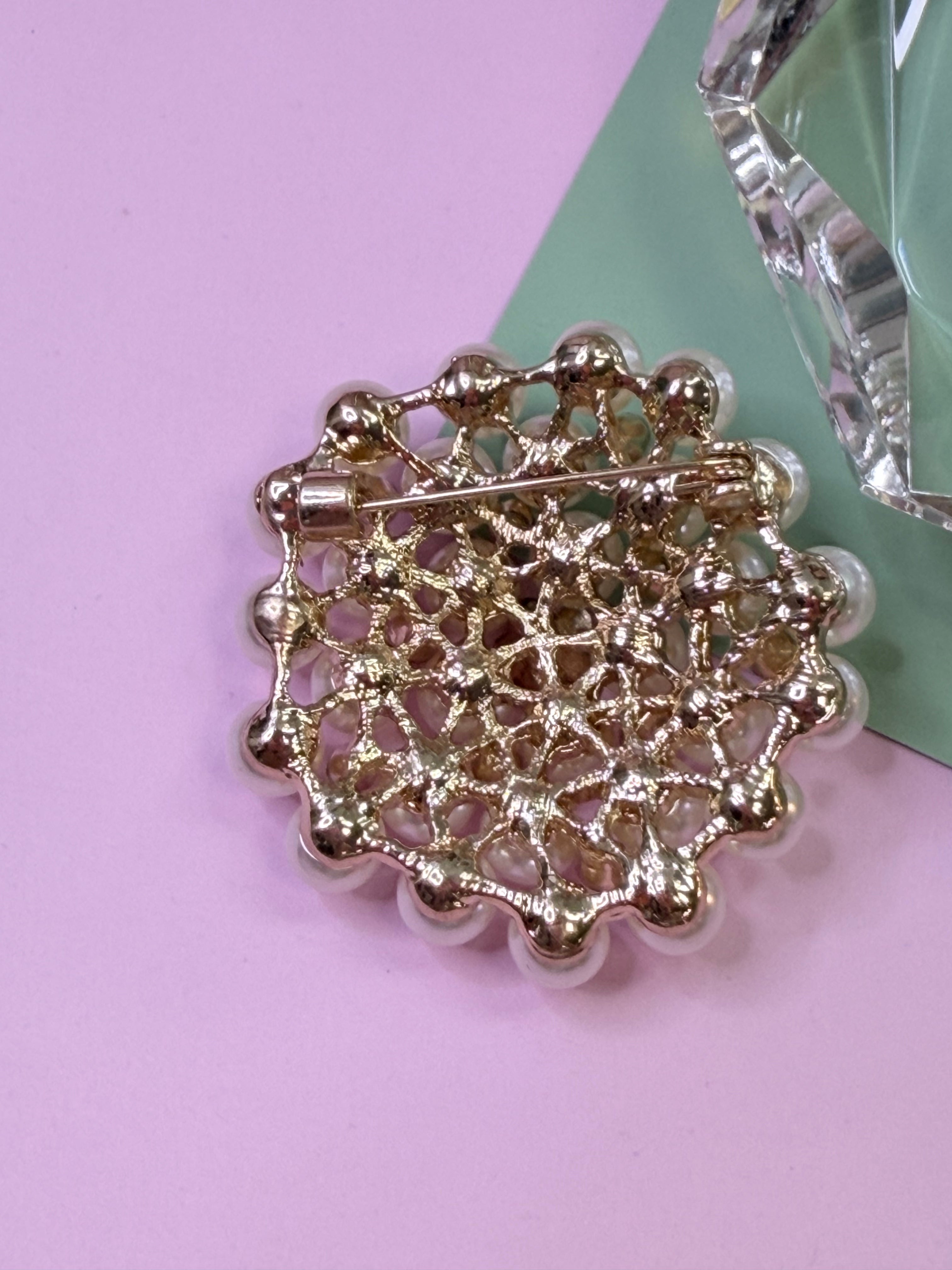 PClassic Pearl Cluster Brooch