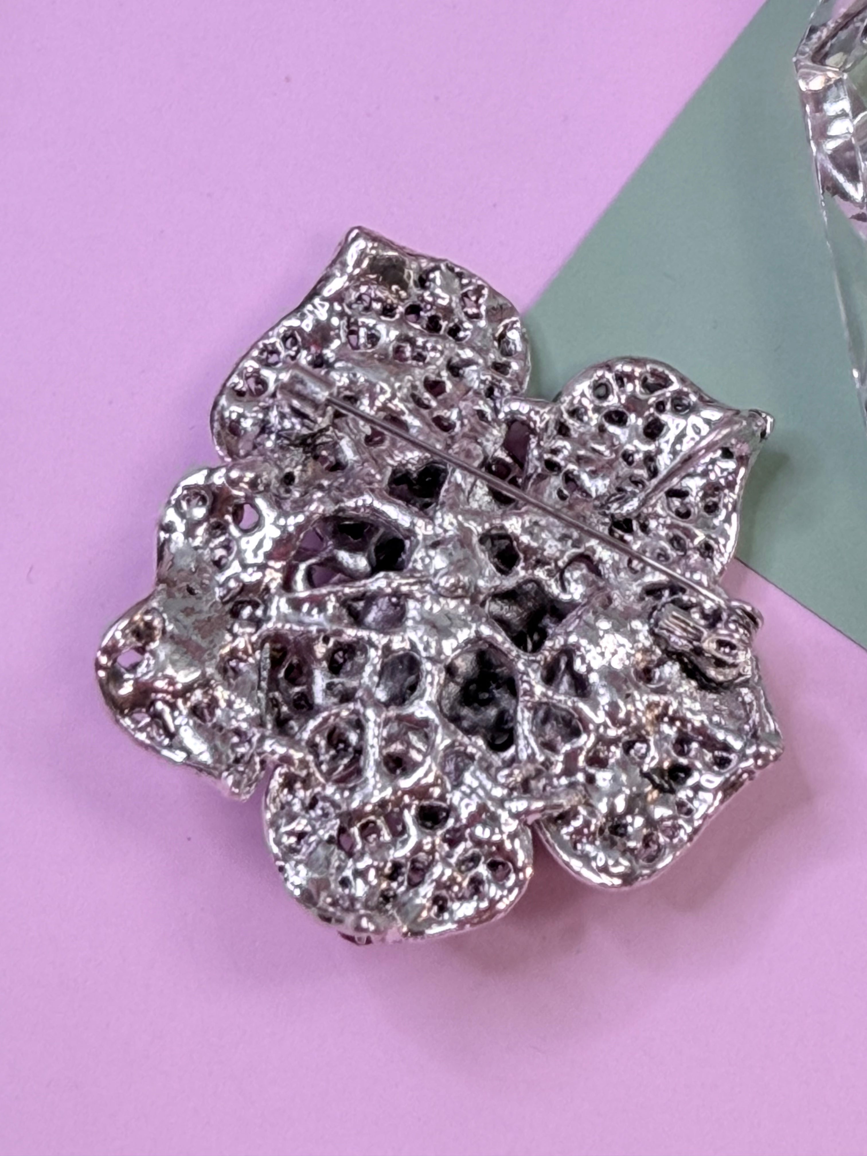 Vintage Red Crystal Flower Brooch – Silver Tone